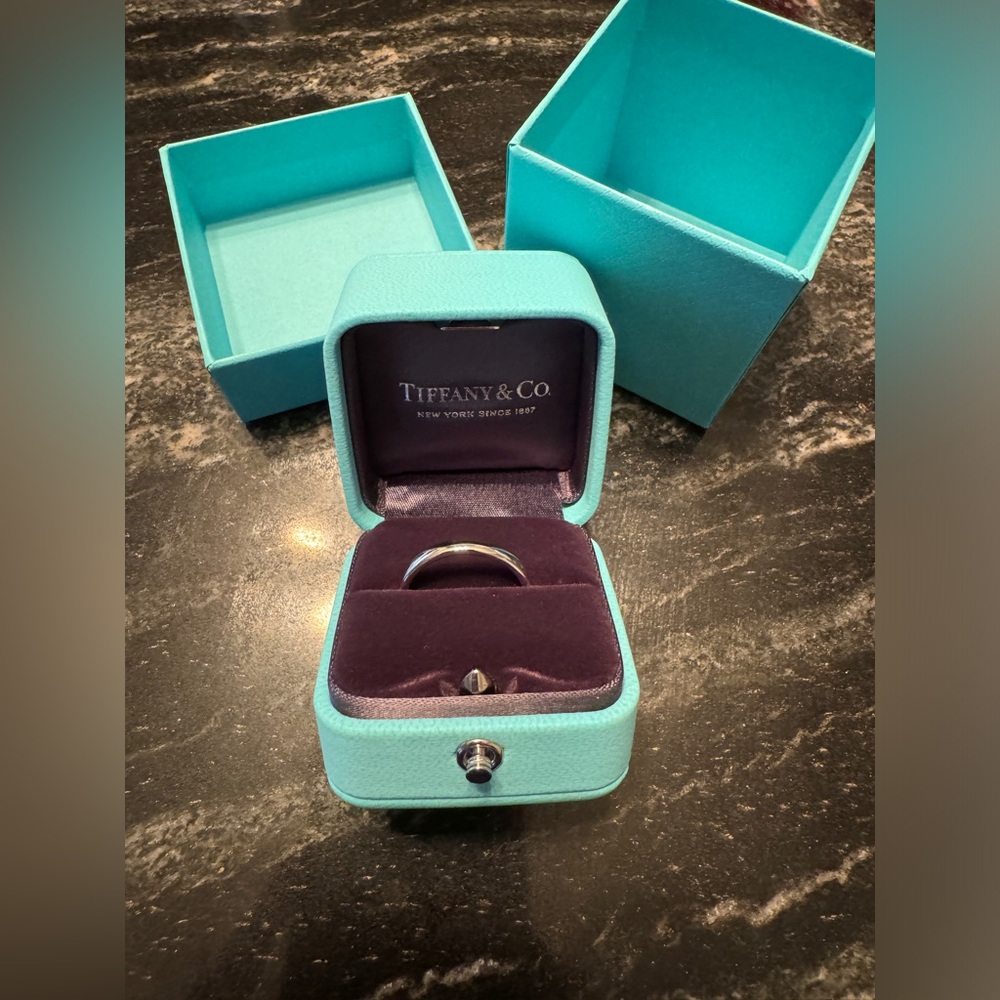 Tiffany & Co Forever Wedding Band Ring in Platinum, size 9